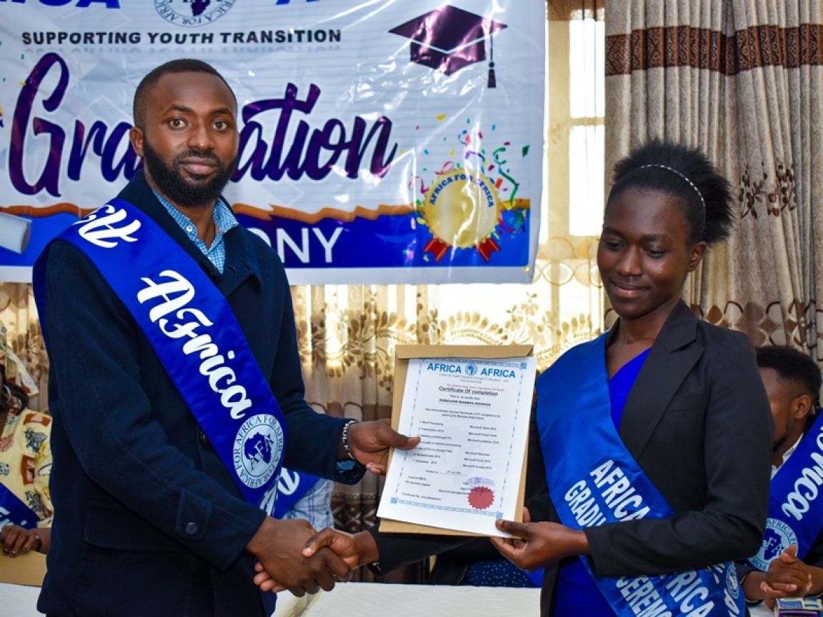 Projekt Afrika Africe nadále pokračuje a&nbsp;slavil další promoce