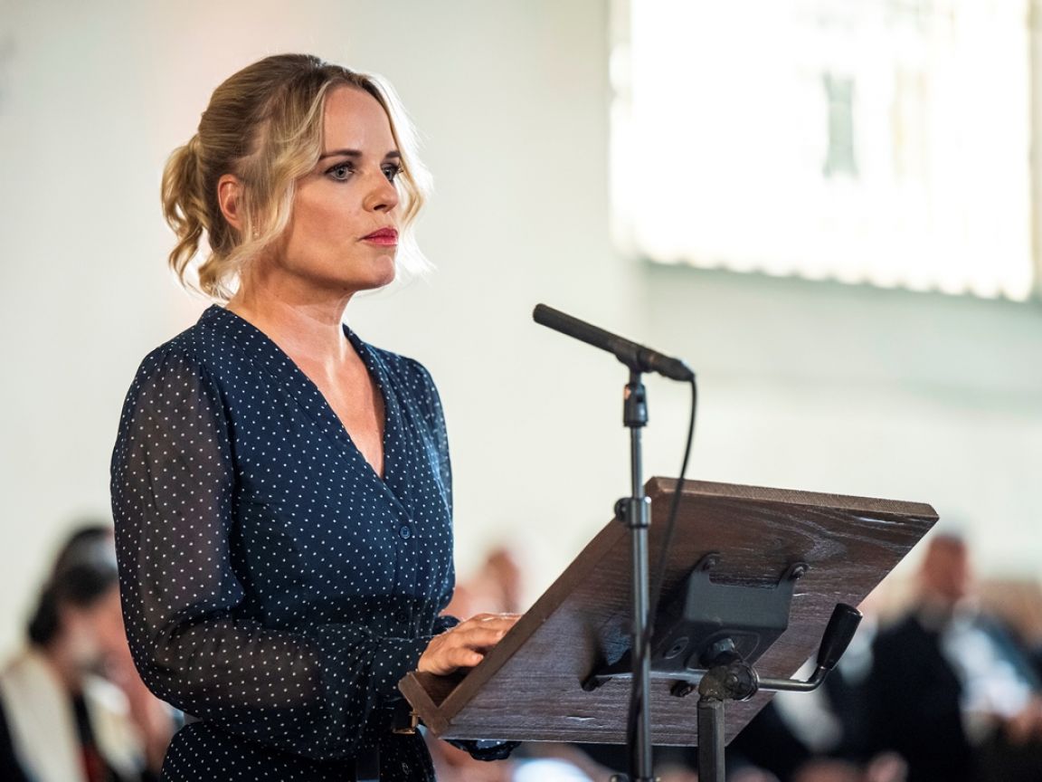 Kateřina Klasnová, ředitelka Husitské diakonie při přímluvné modlitbě