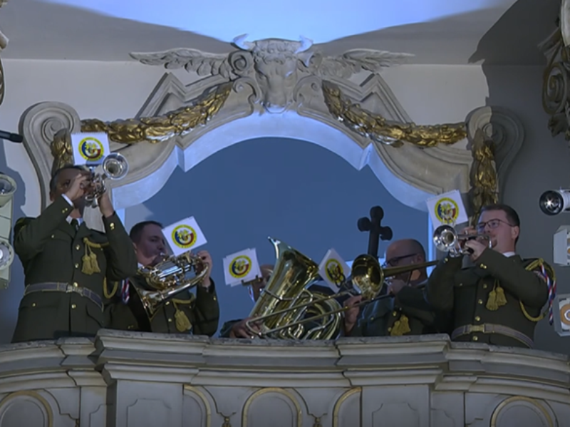 Hudebně bohoslužbu doprovodil Žesťový kvintet Ústřední hudby Armády ČR pod vedením npor. Jana Pohořalého.