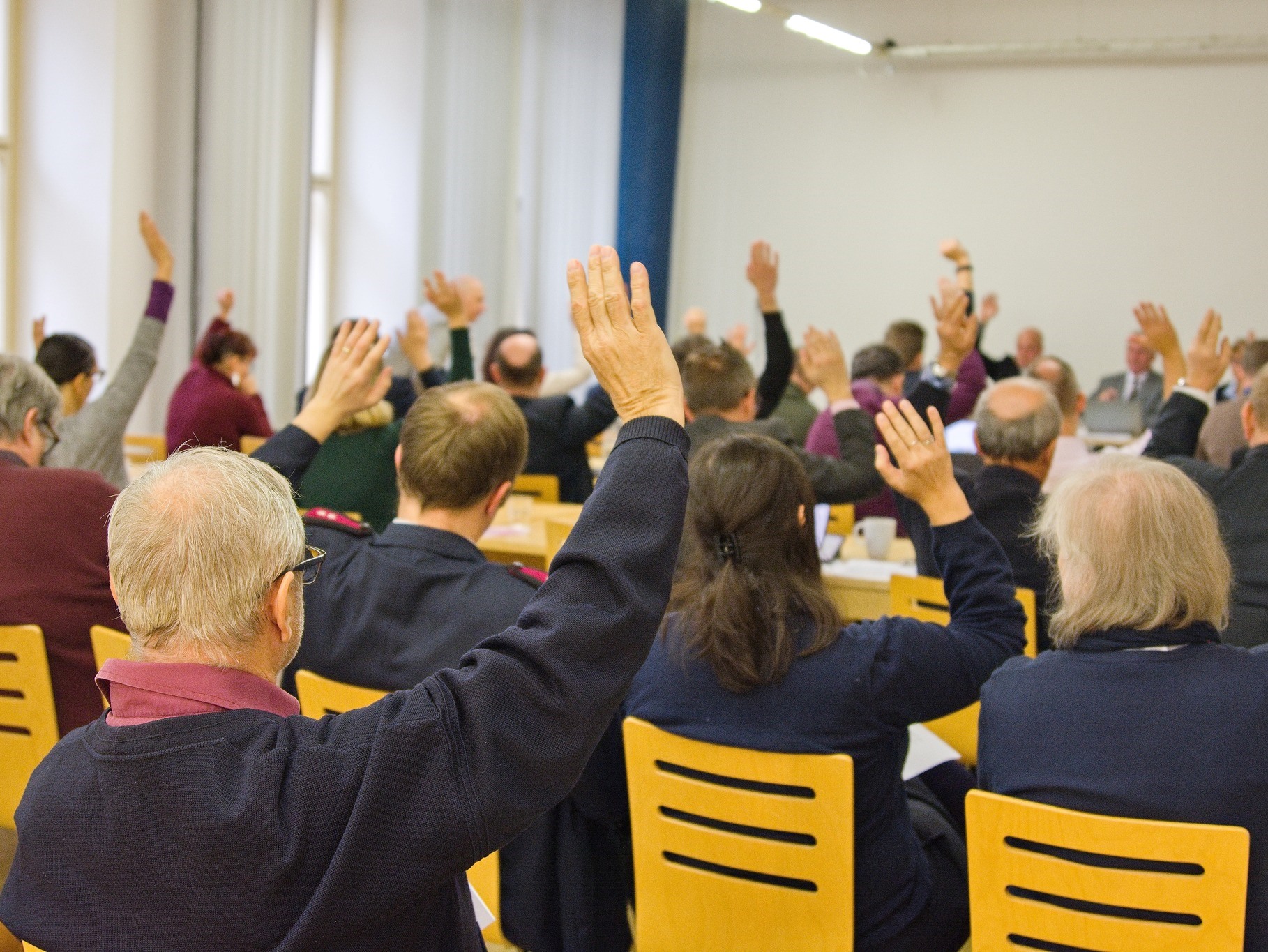 Delegáti 21. valného shromáždění ERC při volbě nového generálního sekretáře.