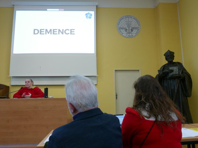 Konference 'Duchovní péče o&nbsp;lidi s&nbsp;demencí': Alzheimer a&nbsp;demence osobnost promění